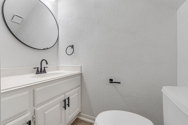 Building Photo - 1502 Mabry Mill Rd