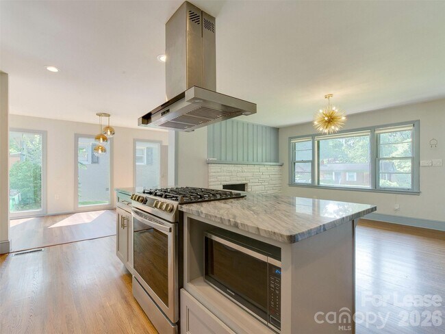 Building Photo - 3921 Sheffield Dr