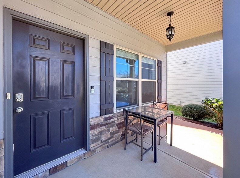 Building Photo - 421 Park W Blvd