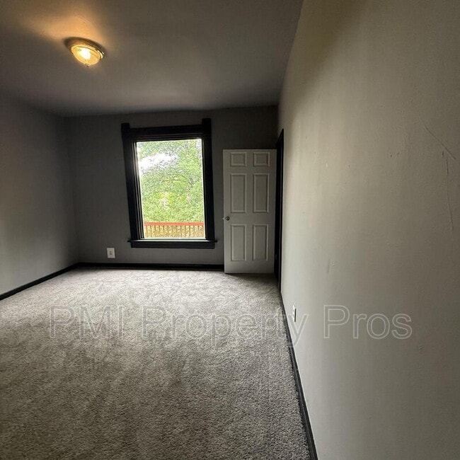 Building Photo - 3127 W Garfield Ave