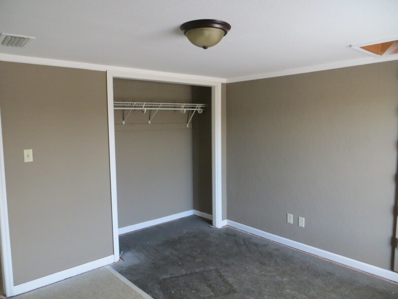 Building Photo - 16 SW 1st Ave