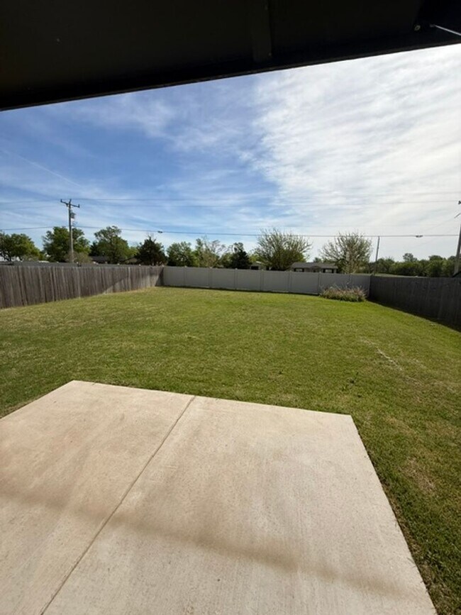 Building Photo - Beautiful  Home in Edmond
