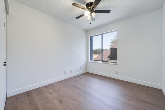 Building Photo - 5280 Bosque Ln