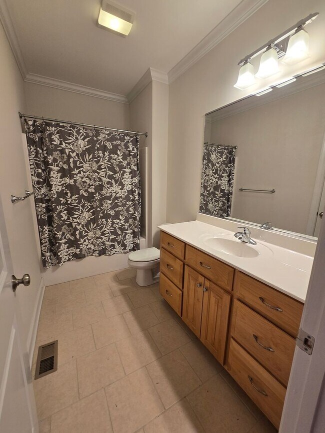 Building Photo - NEW LISTING!!!!!