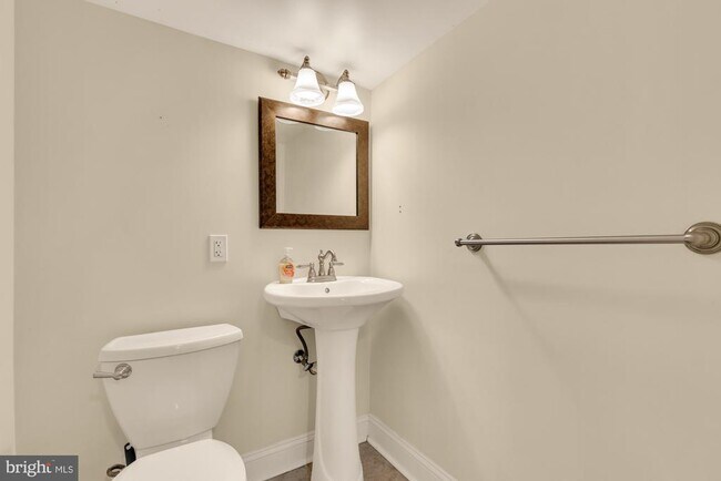 Building Photo - 8604 Woodlawn Ct