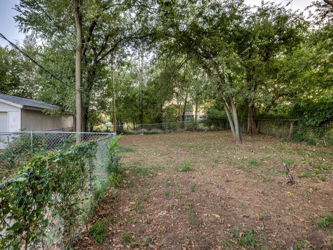 Building Photo - Cute Remodeled Bungalow in the heart of OKC!