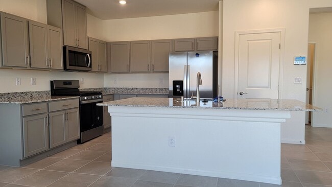 Building Photo - 5-Bed, 3-Bath Home in Spectrum Falls
