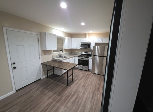 Building Photo - 6505 White Oak Ave