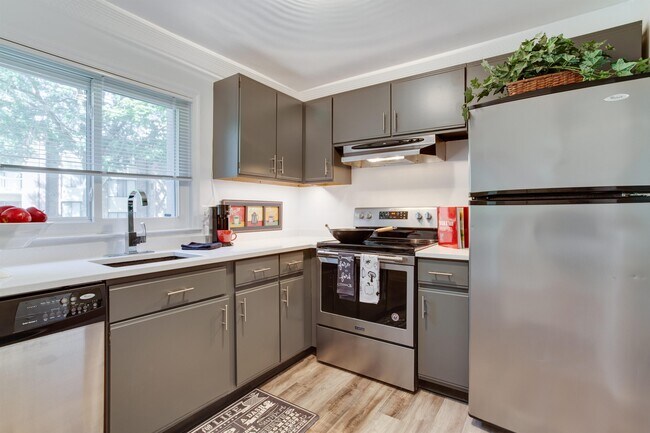 Primary Photo - 15607 Dorset Rd