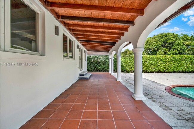 Building Photo - 527 SW 20th Rd