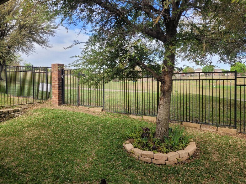 Building Photo - 5833 Tuleys Creek Dr