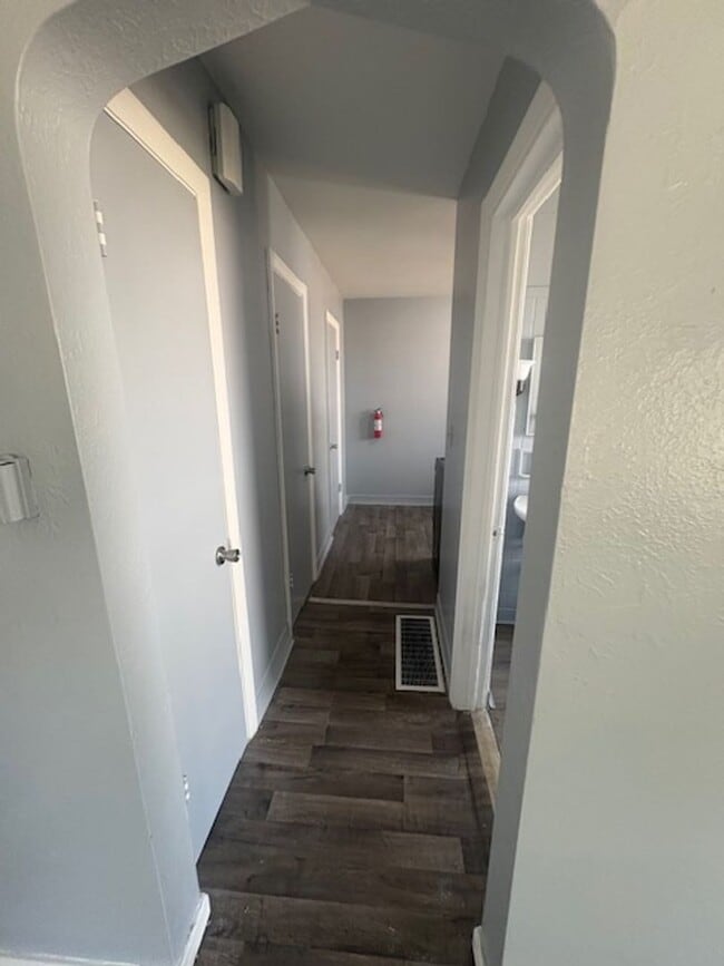 Building Photo - 1318 E Frye Ave