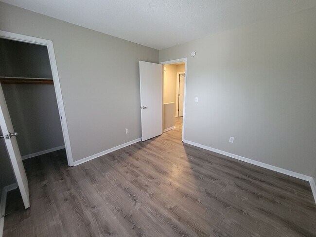 Building Photo - 630-632 W. Country Squire Ct.