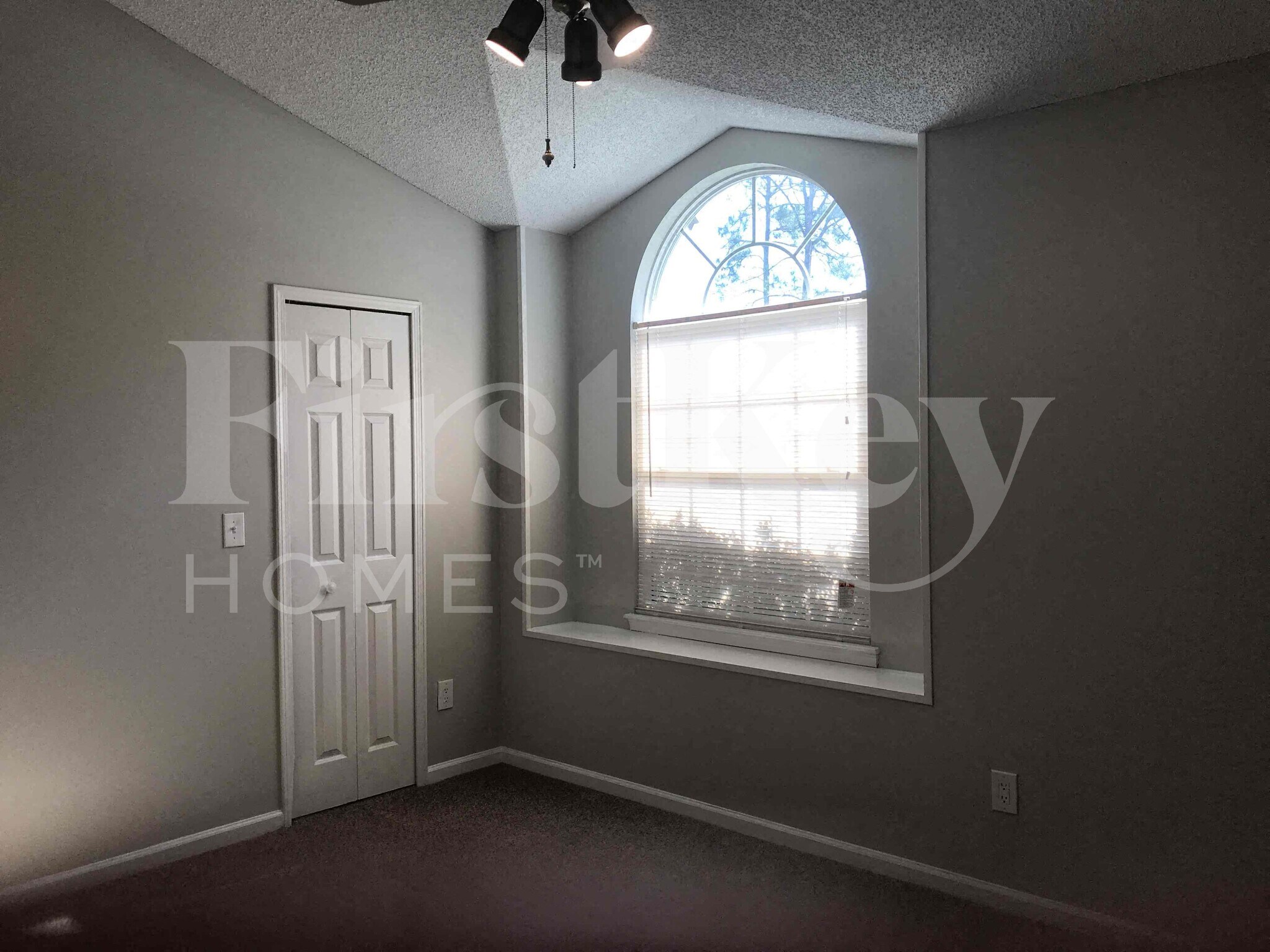 Building Photo - 7852 Catskills Ct