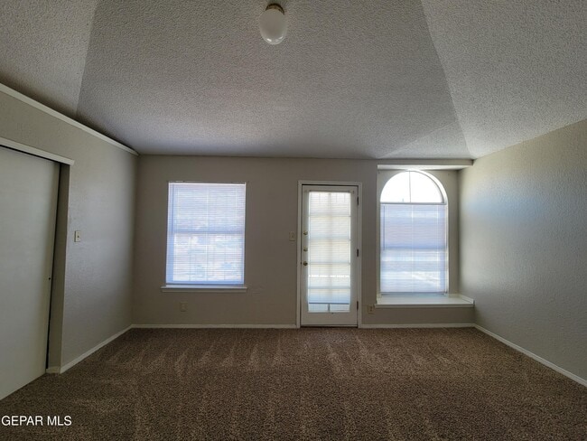Building Photo - 3200 Mountain Ridge Dr