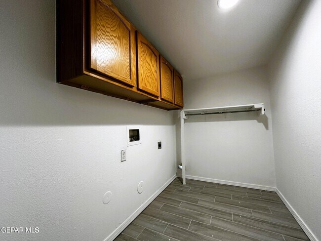 Building Photo - 421 Valle del Mar Dr