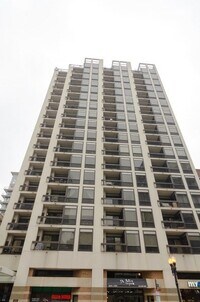 Building Photo - 1212 N Wells St