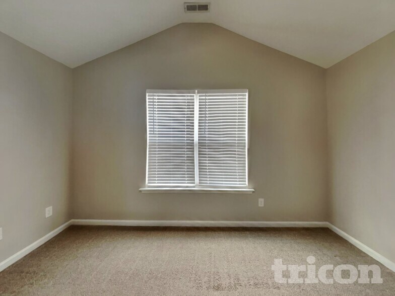 Building Photo - 31 Burr Oak Cir