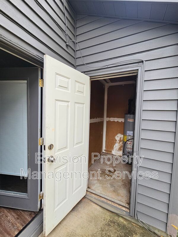 Building Photo - 2638 Fieldstone View Ln SE