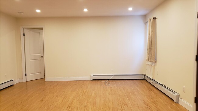 Building Photo - 40-30-40247 247th St