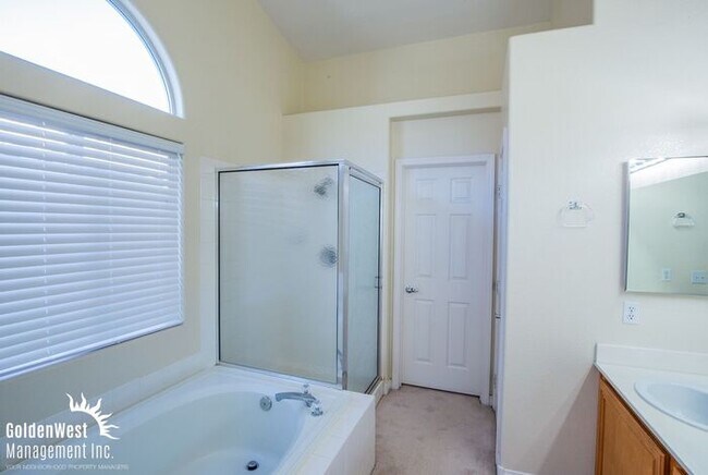 Building Photo - Stunning 3Bdm 2.5Ba Two-Story Home in Peccole Ranch!