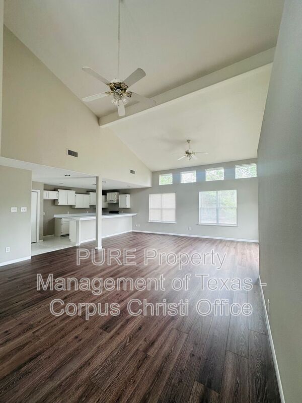 Building Photo - 4006 Panama Dr