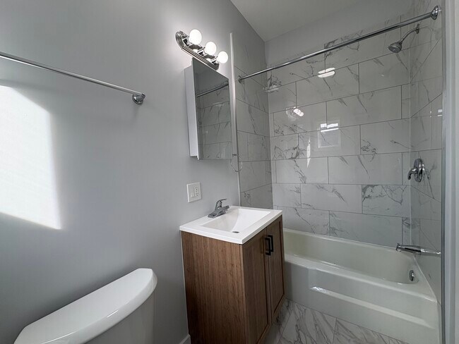 Building Photo - 307 Prairie Ave