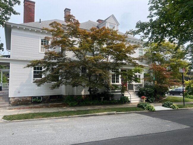 Primary Photo - 258 Highland St