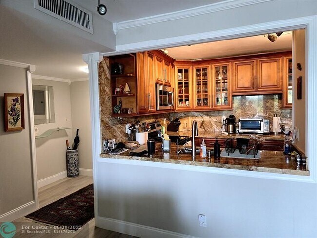 Building Photo - 1350 River Reach Dr
