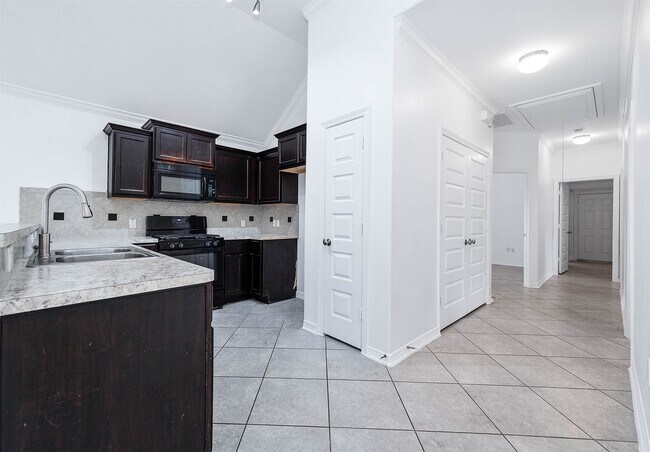 Building Photo - 3021 Sparrow St