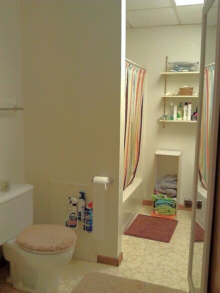 Building Photo - 111 1/2 N Main St