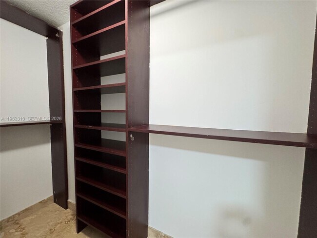 Building Photo - 2404 Belmont Ln