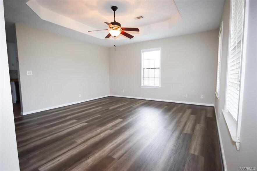 Building Photo - 113 Kentucky Oaks St