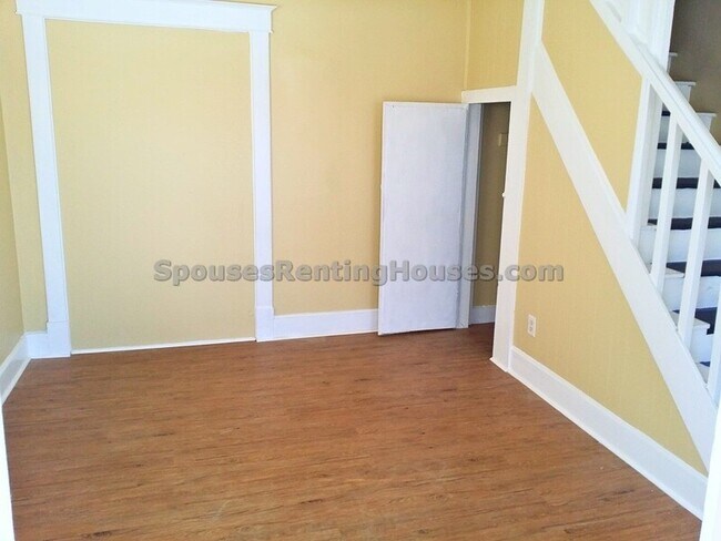 Building Photo - 1444 S Richland St