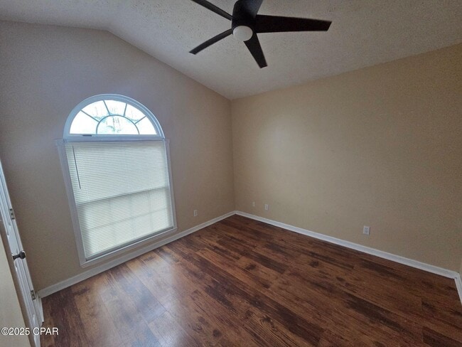 Building Photo - 5209 Hickory St