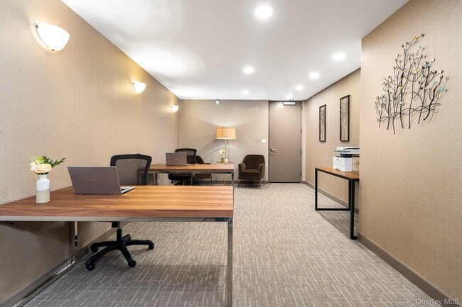 Building Photo - 10 City Pl