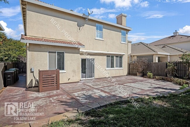 Building Photo - Spacious 4 bedroom 3 bath home in Anatolia