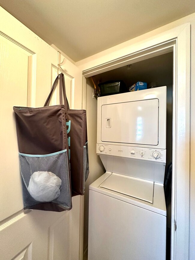 Building Photo - Fully Furnished Luxurious 2 Bedroom Condo ...