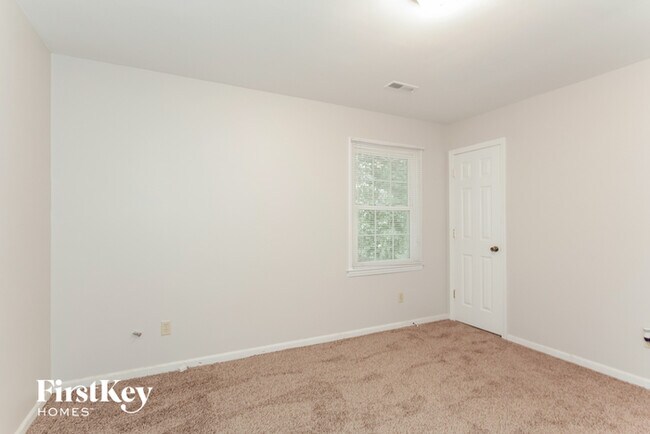 Building Photo - 5018 Farm Pond Ln