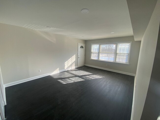 Building Photo - 5 W Plumstead Ave