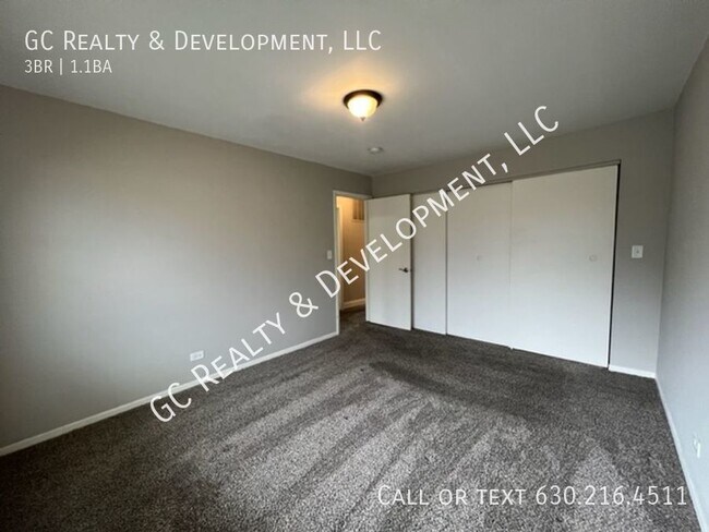 Building Photo - ***BOLINGBROOK LOCATION / 3 BDRM / FINISHE...