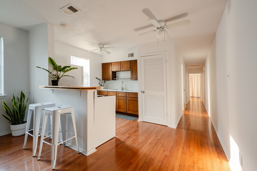 Primary Photo - 1337 Vinton Ave