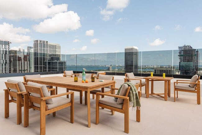 Building Photo - 225 N Miami Ave