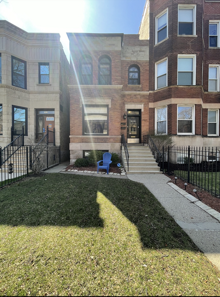 Building Photo - 1521 W Addison St