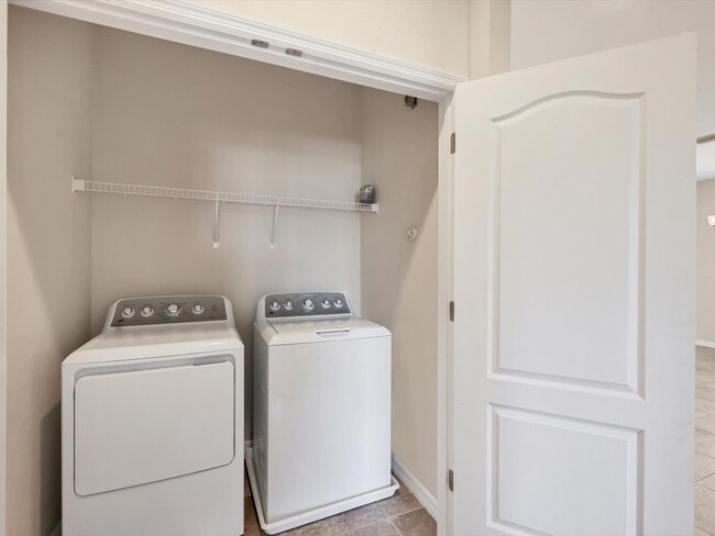 Building Photo - Unfurnished Annual Rental Available