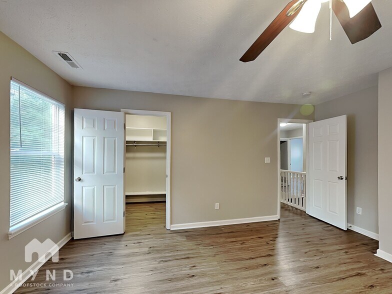 Building Photo - 3122 Crestwell Dr