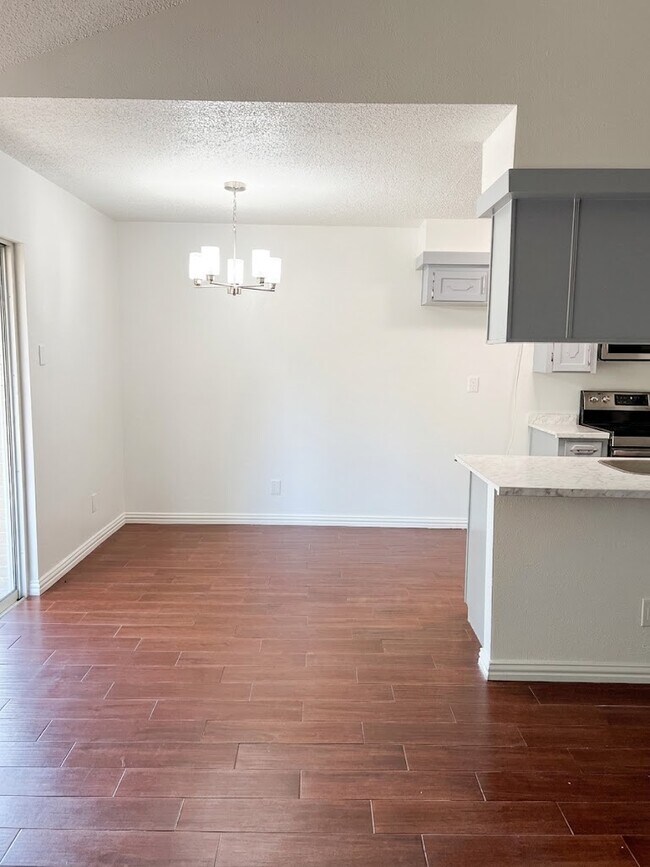 Building Photo - 1617 Crest Park Dr