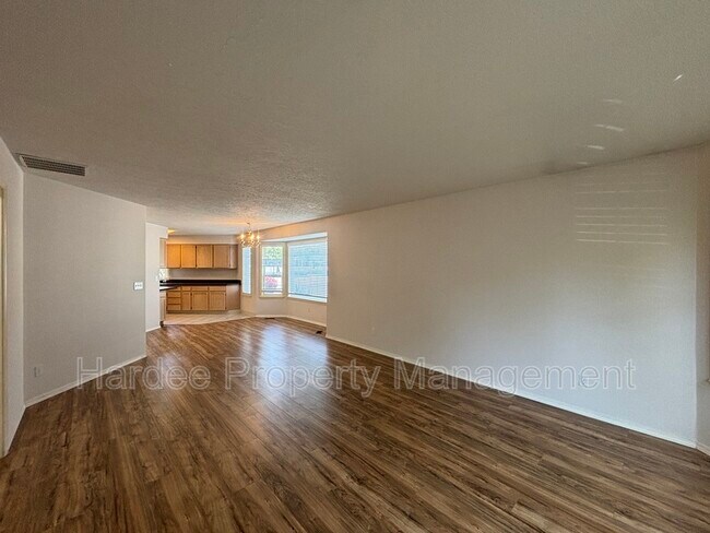 Building Photo - 688 S Gamay Ln