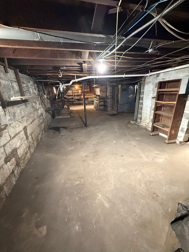 Building Photo - 2254 Lee Ave