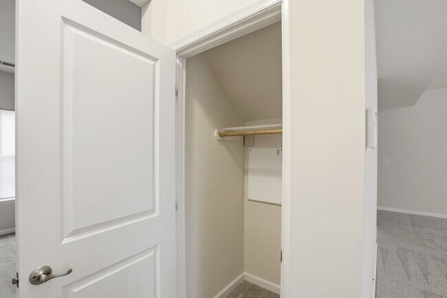 Building Photo - Move-In Ready Gem Near UNCC with Fresh Updates